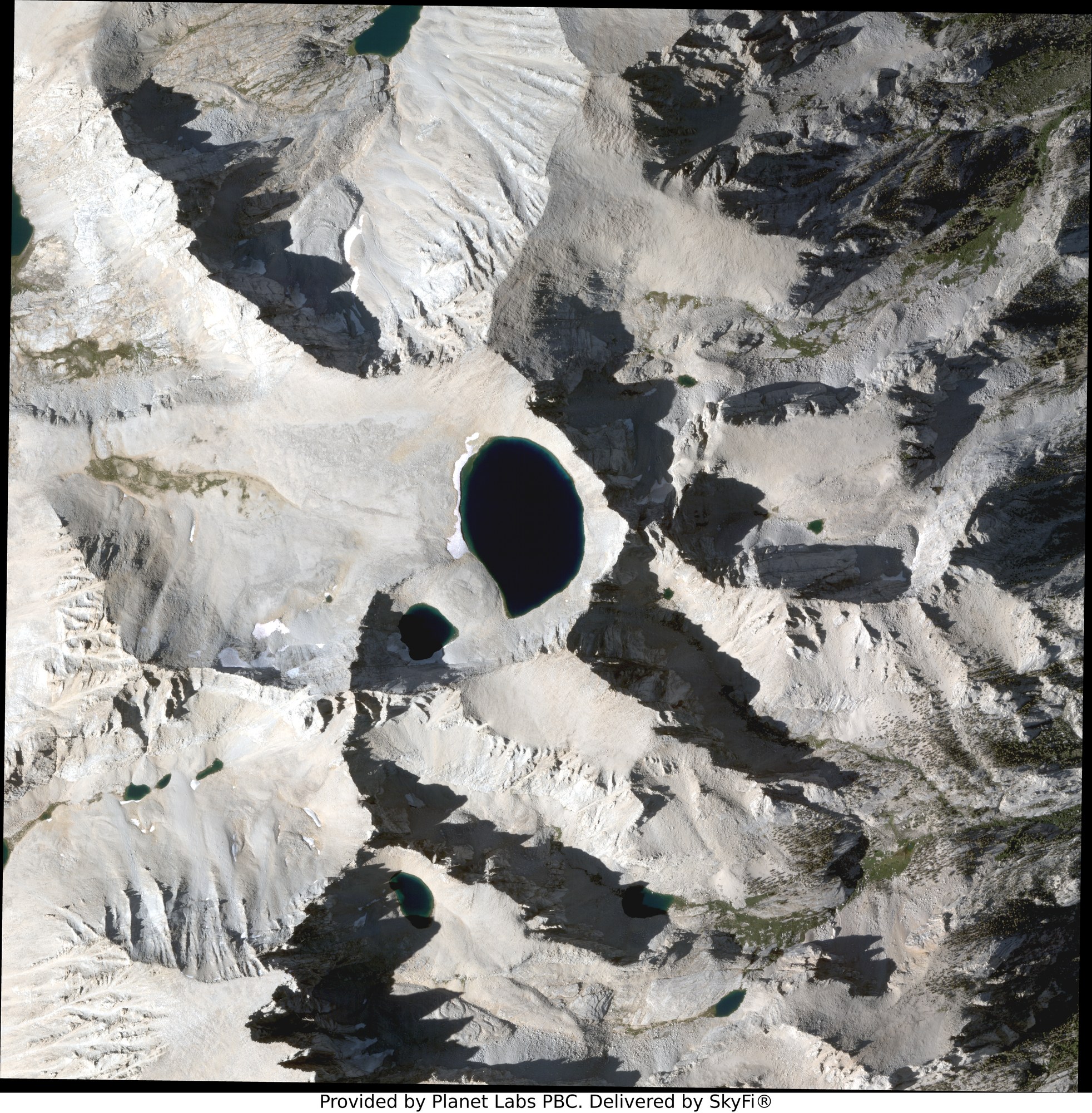 Very-high-resolution satellite image of Tulainyo Lake and Lake 'tism, both ice-free open water